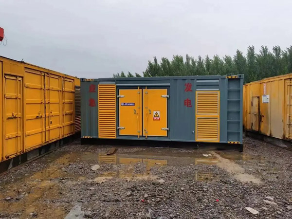 泉山柴油发电机如何判断干式空气滤清器是否需要更换？