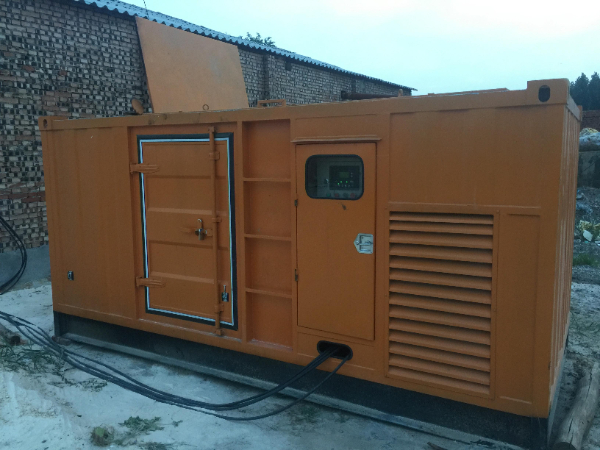 泉山发电机组长期使用中，电缆线的敷设路径有哪些要求？